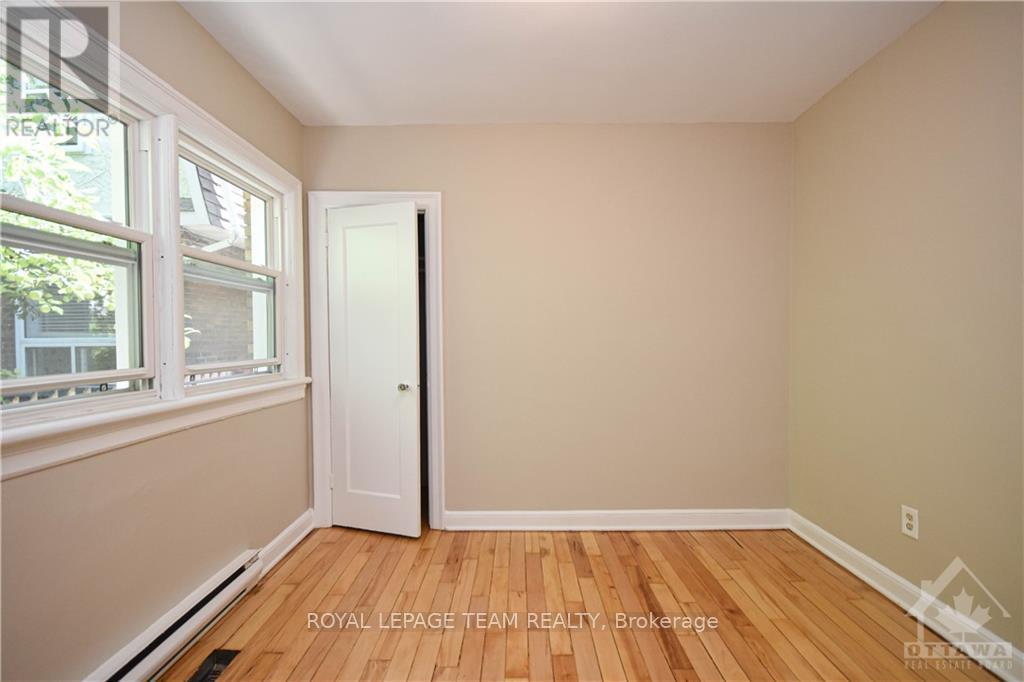 












55 GLENDALE AVENUE

,
Ottawa,




Ontario
K1S1W3

