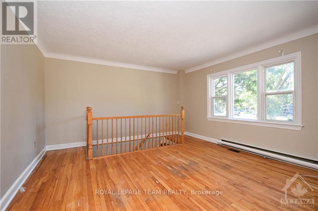 












55 GLENDALE AVENUE

,
Ottawa,




Ontario
K1S1W3


