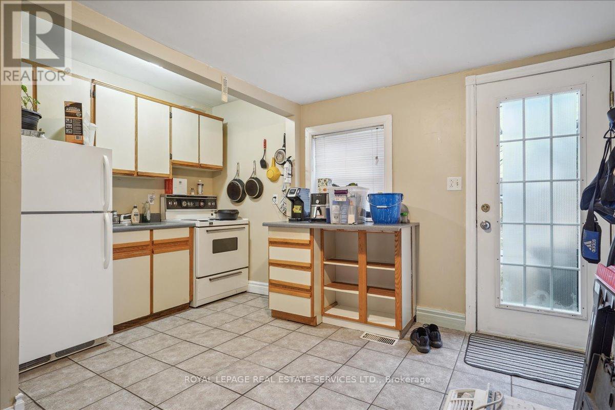 












27 GEORGE STREET

,
St. Catharines,




Ontario
L2R5N3


