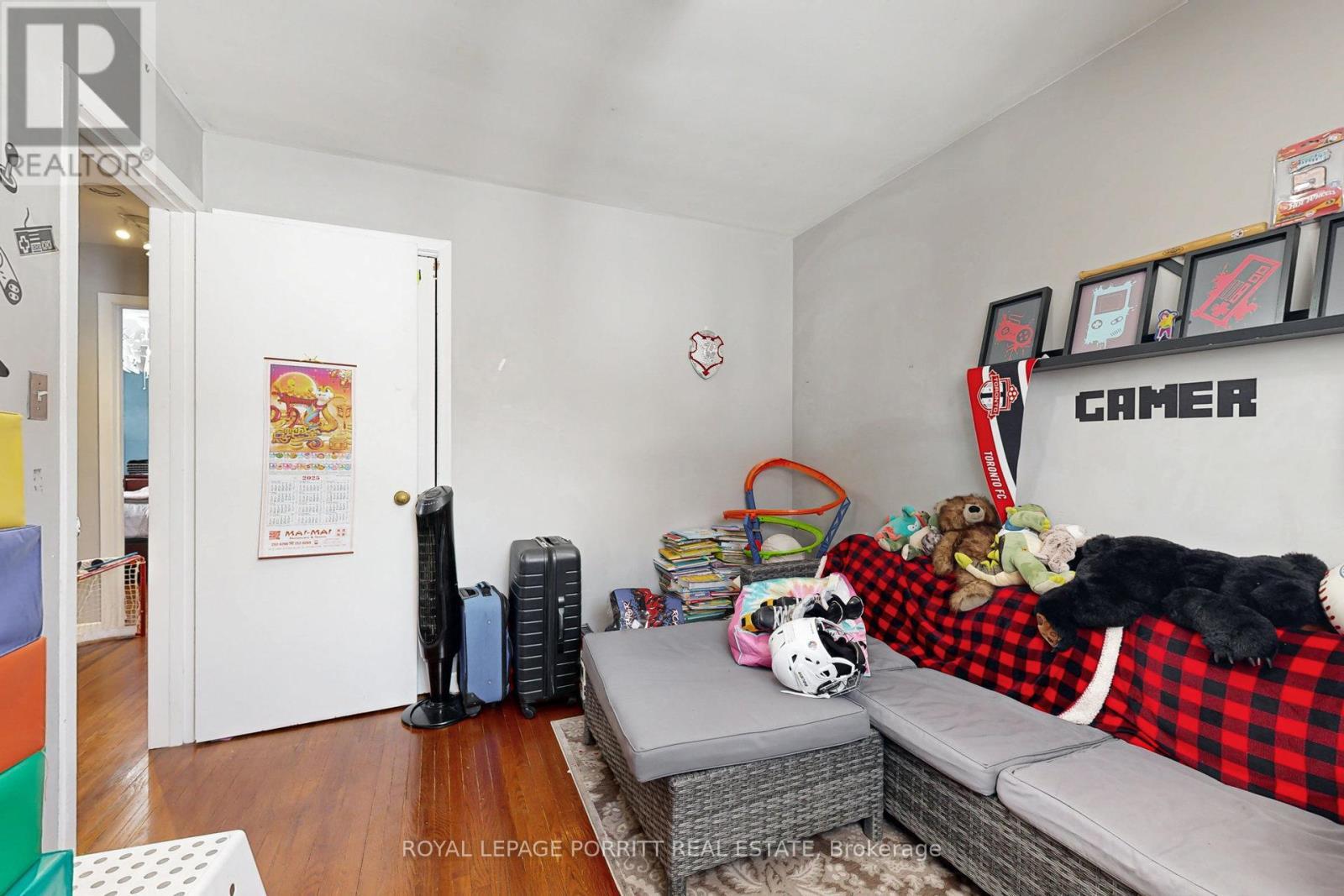 












15 MUSKOKA AVENUE

,
Toronto,




Ontario
M8W1H4

