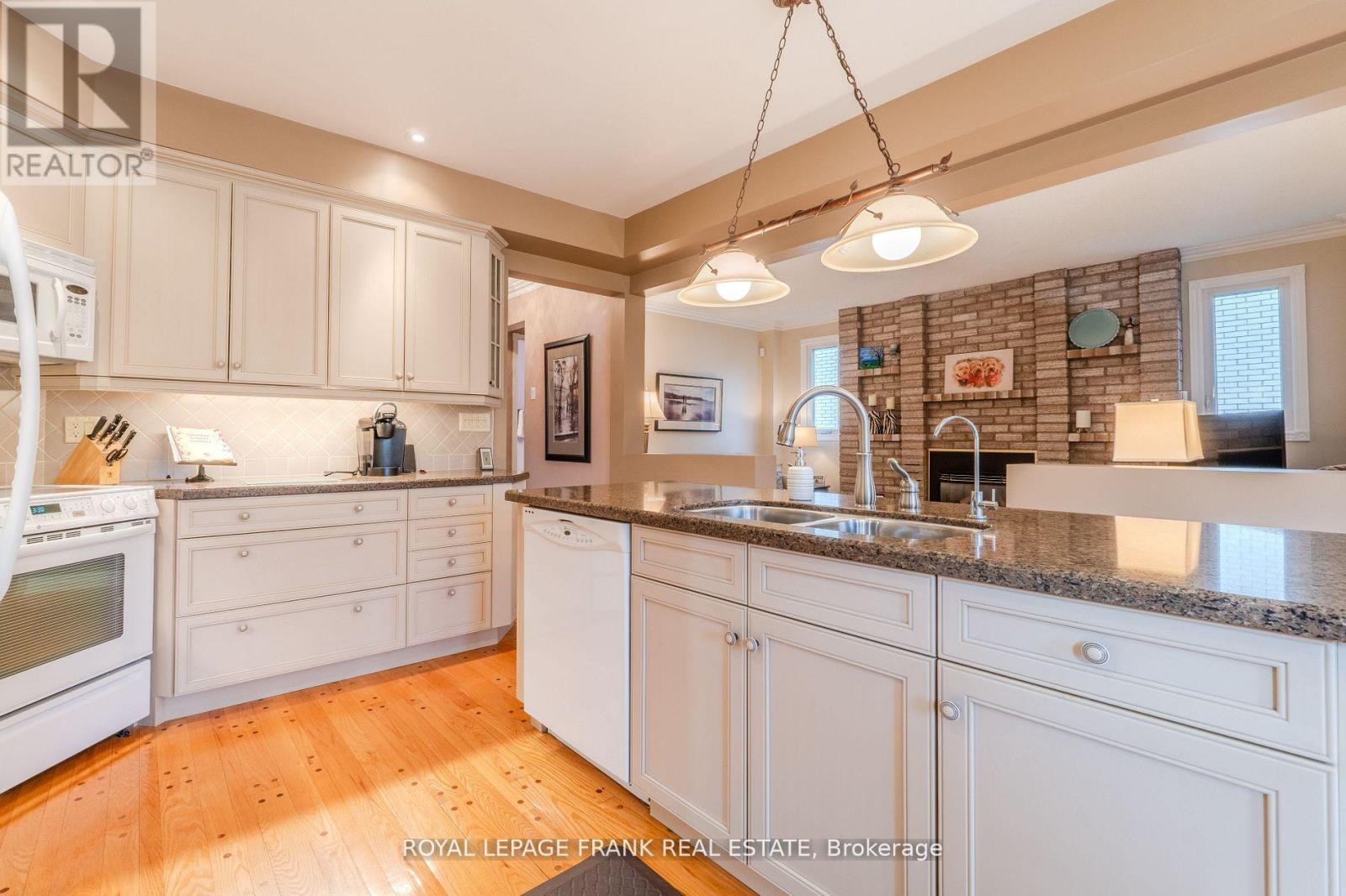 












1 DUNSFORD COURT

,
Kawartha Lakes (Lindsay),




Ontario
K9V5T3

