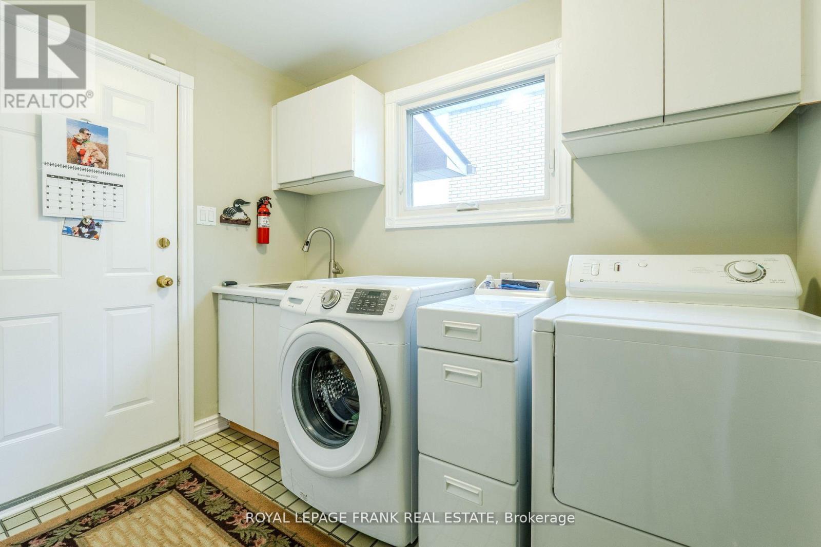 












1 DUNSFORD COURT

,
Kawartha Lakes (Lindsay),




Ontario
K9V5T3

