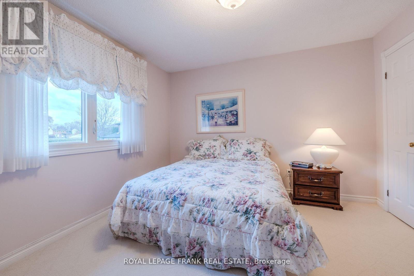 












1 DUNSFORD COURT

,
Kawartha Lakes (Lindsay),




Ontario
K9V5T3

