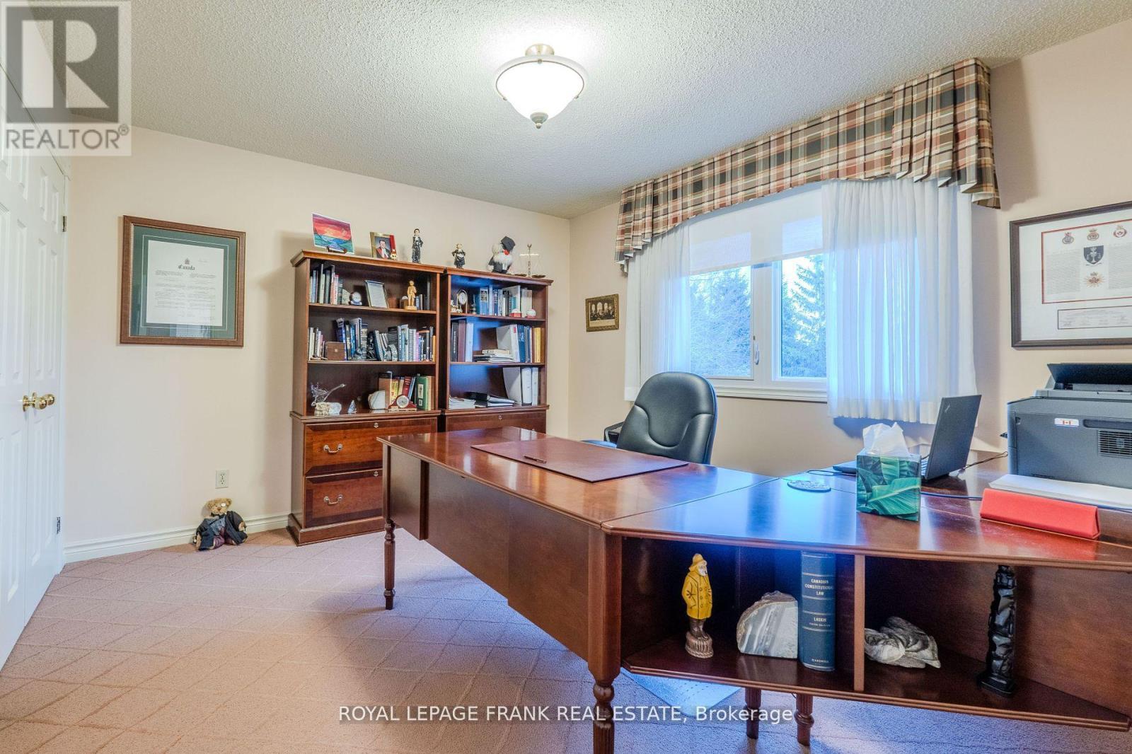 












1 DUNSFORD COURT

,
Kawartha Lakes (Lindsay),




Ontario
K9V5T3

