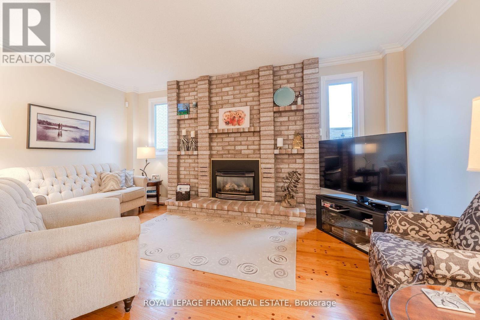 












1 DUNSFORD COURT

,
Kawartha Lakes (Lindsay),




Ontario
K9V5T3

