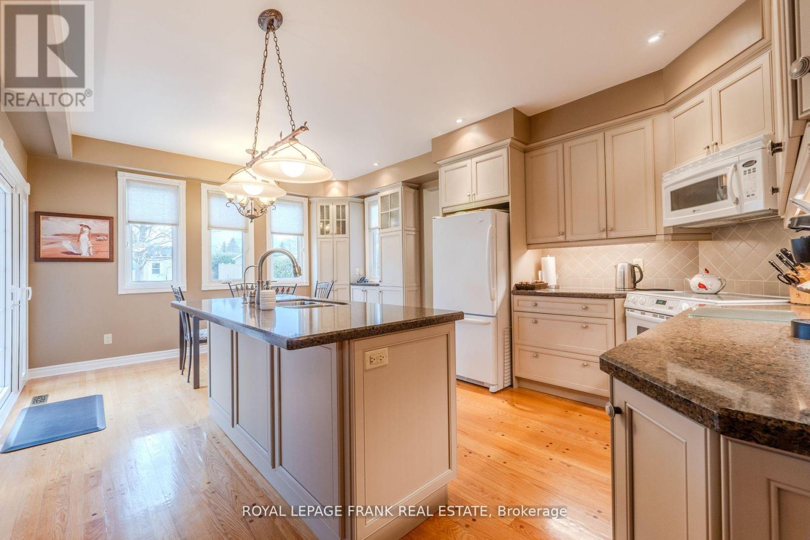 












1 DUNSFORD COURT

,
Kawartha Lakes (Lindsay),




Ontario
K9V5T3

