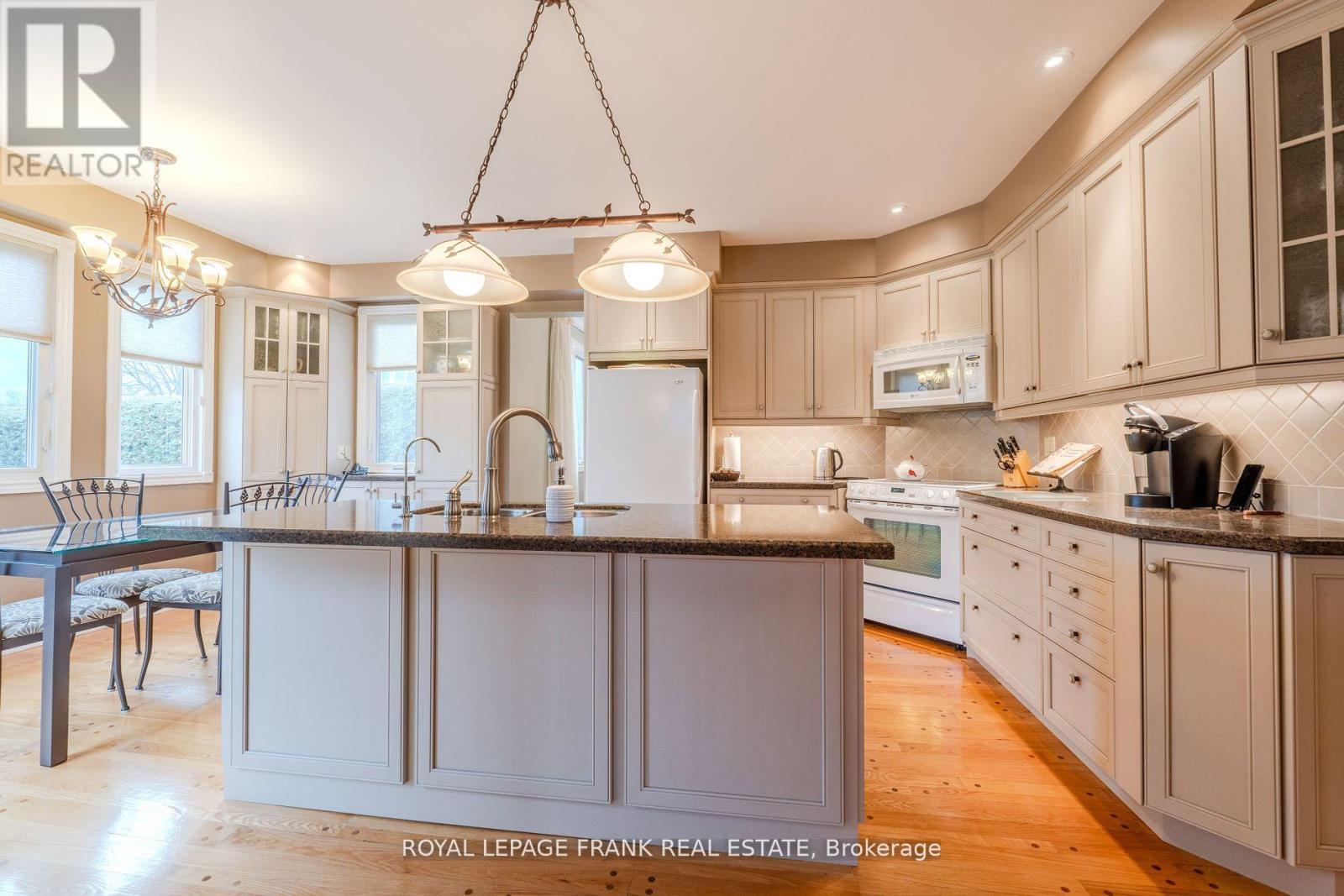 












1 DUNSFORD COURT

,
Kawartha Lakes (Lindsay),




Ontario
K9V5T3

