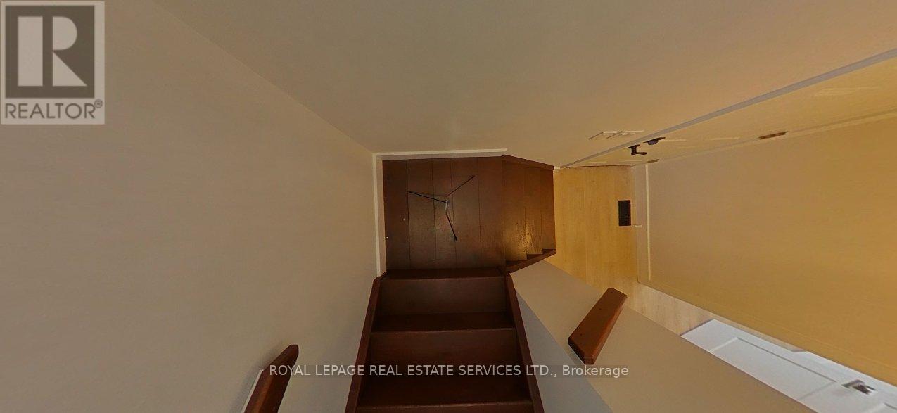 












REAR - 209 KENDAL AVENUE

,
Oshawa,




Ontario
L1G5B4

