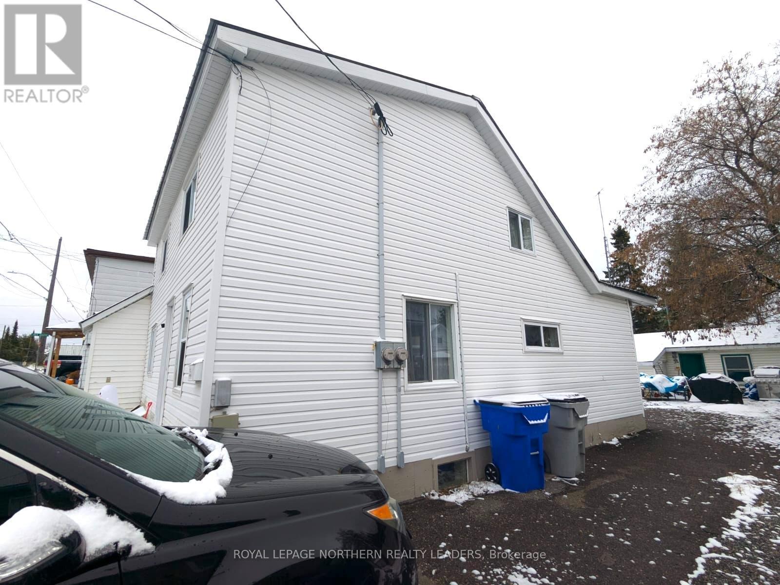 












211-215 WENDE AVENUE

,
Timmins (TS - SW),




Ontario
P4N3E6

