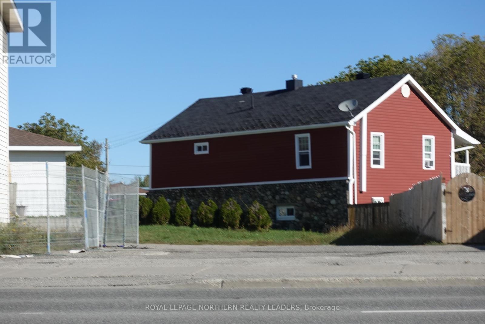 












683 LEMIEUX AVENUE

,
Timmins (MTJ - Main Area),




Ontario
P4N3W8

