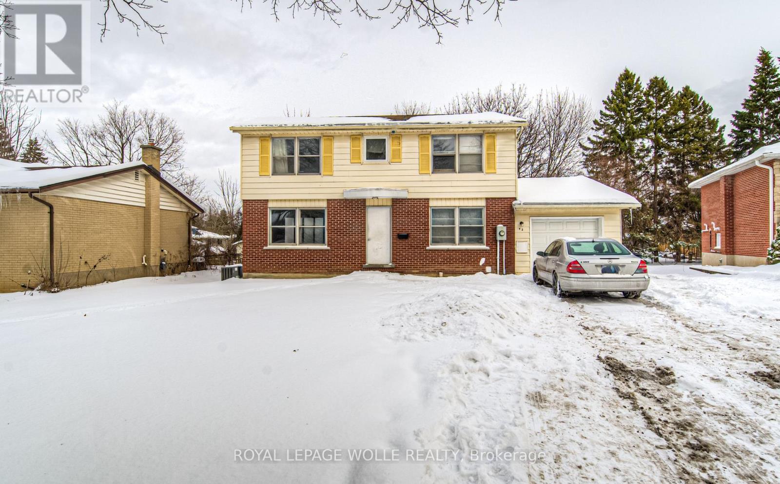 












42 CARDILL CRESCENT

,
Waterloo,




Ontario
N2L3Y6

