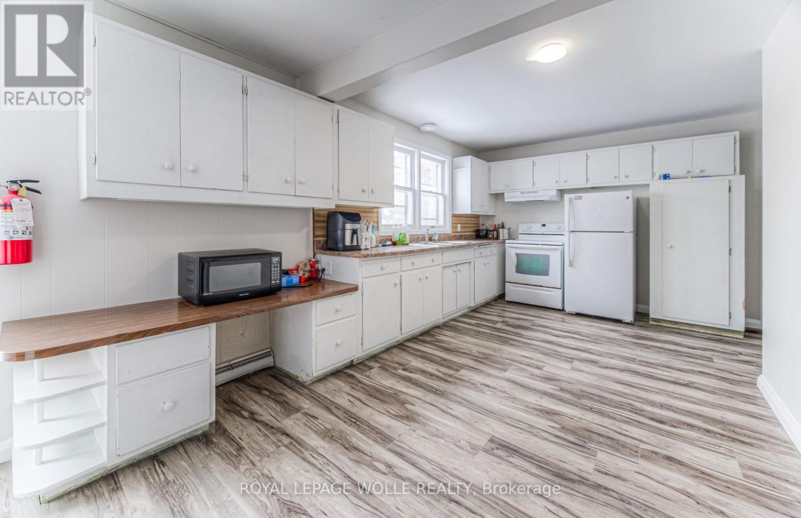 












42 CARDILL CRESCENT

,
Waterloo,




Ontario
N2L3Y6

