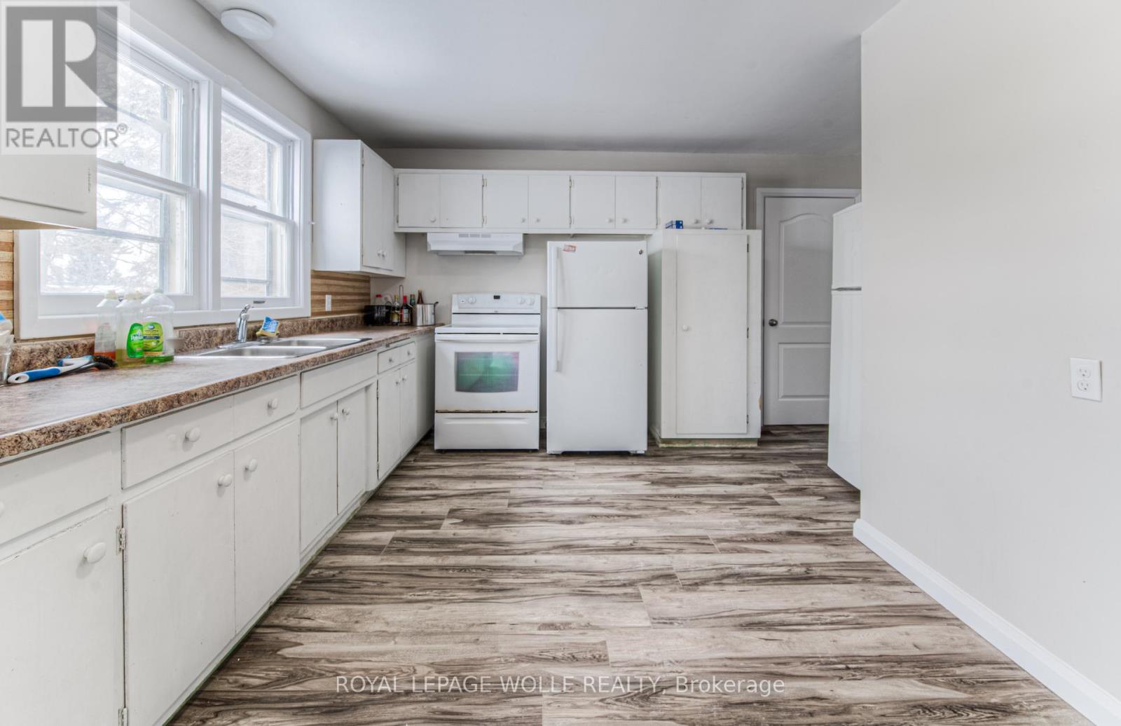 












42 CARDILL CRESCENT

,
Waterloo,




Ontario
N2L3Y6

