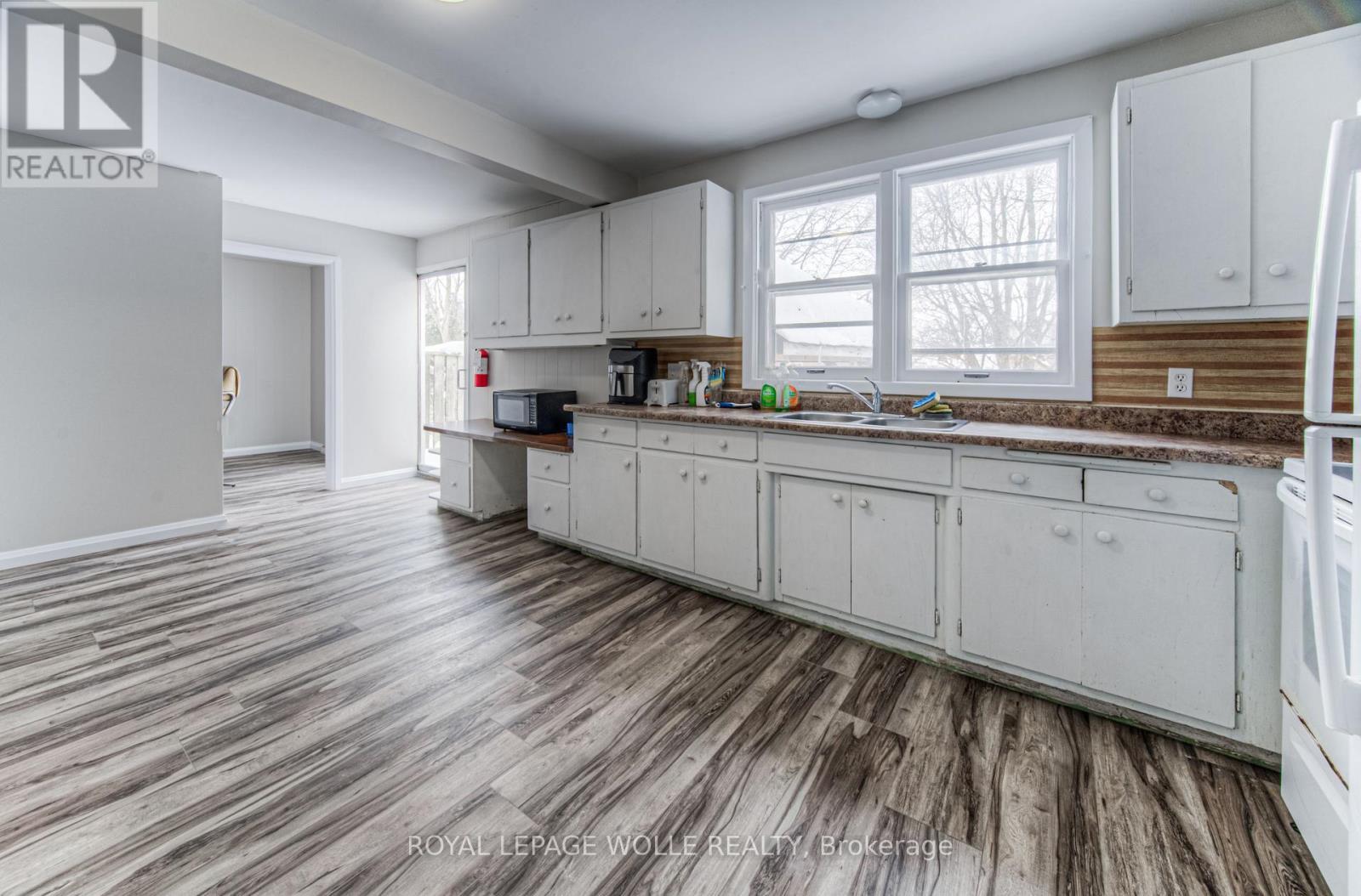 












42 CARDILL CRESCENT

,
Waterloo,




Ontario
N2L3Y6

