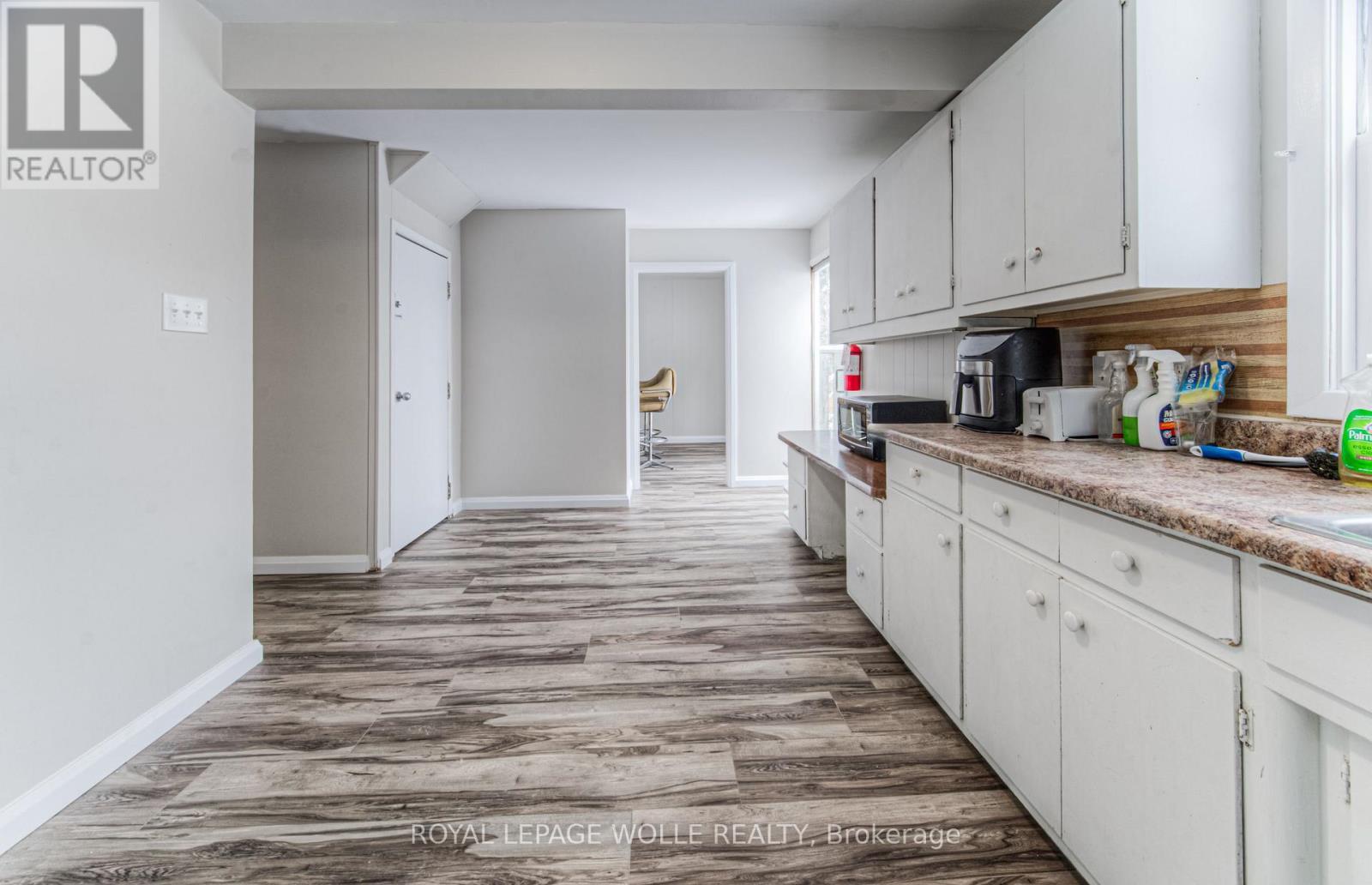 












42 CARDILL CRESCENT

,
Waterloo,




Ontario
N2L3Y6

