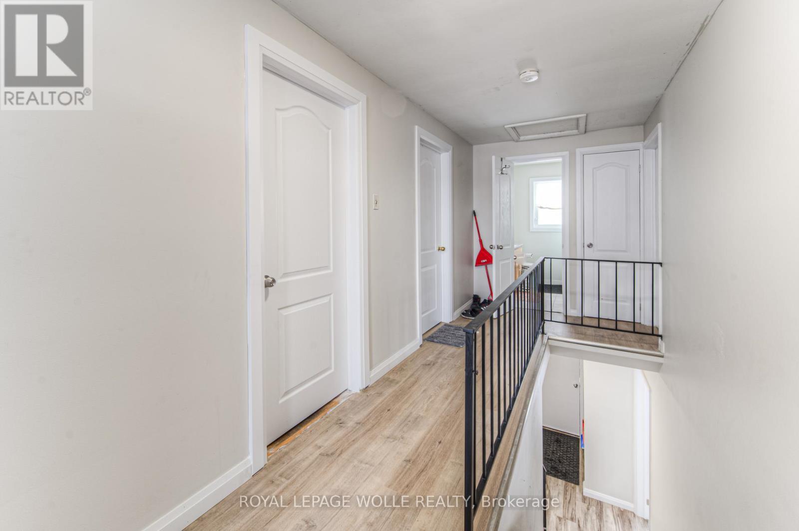 












42 CARDILL CRESCENT

,
Waterloo,




Ontario
N2L3Y6

