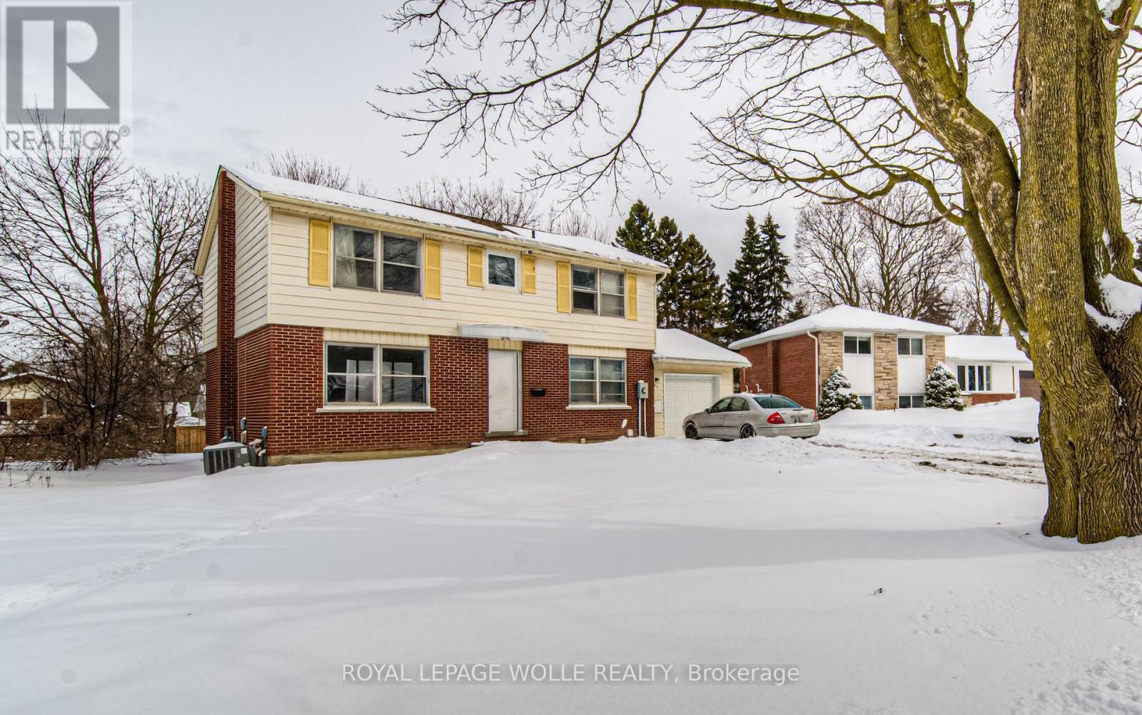 












42 CARDILL CRESCENT

,
Waterloo,




Ontario
N2L3Y6

