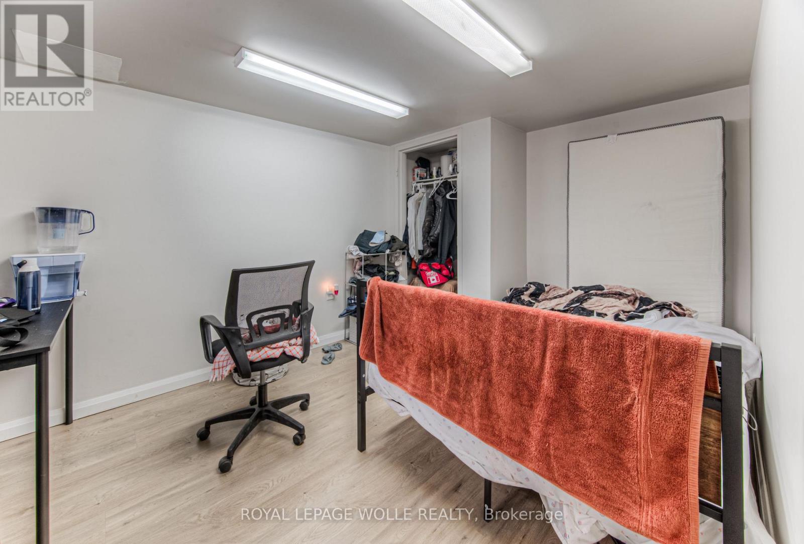 












42 CARDILL CRESCENT

,
Waterloo,




Ontario
N2L3Y6

