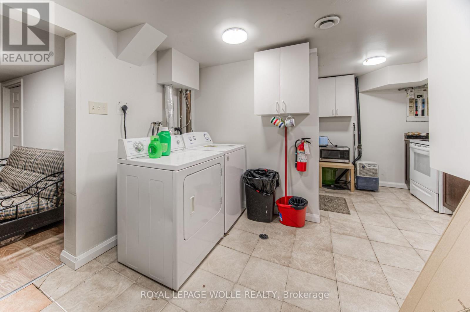 












42 CARDILL CRESCENT

,
Waterloo,




Ontario
N2L3Y6


