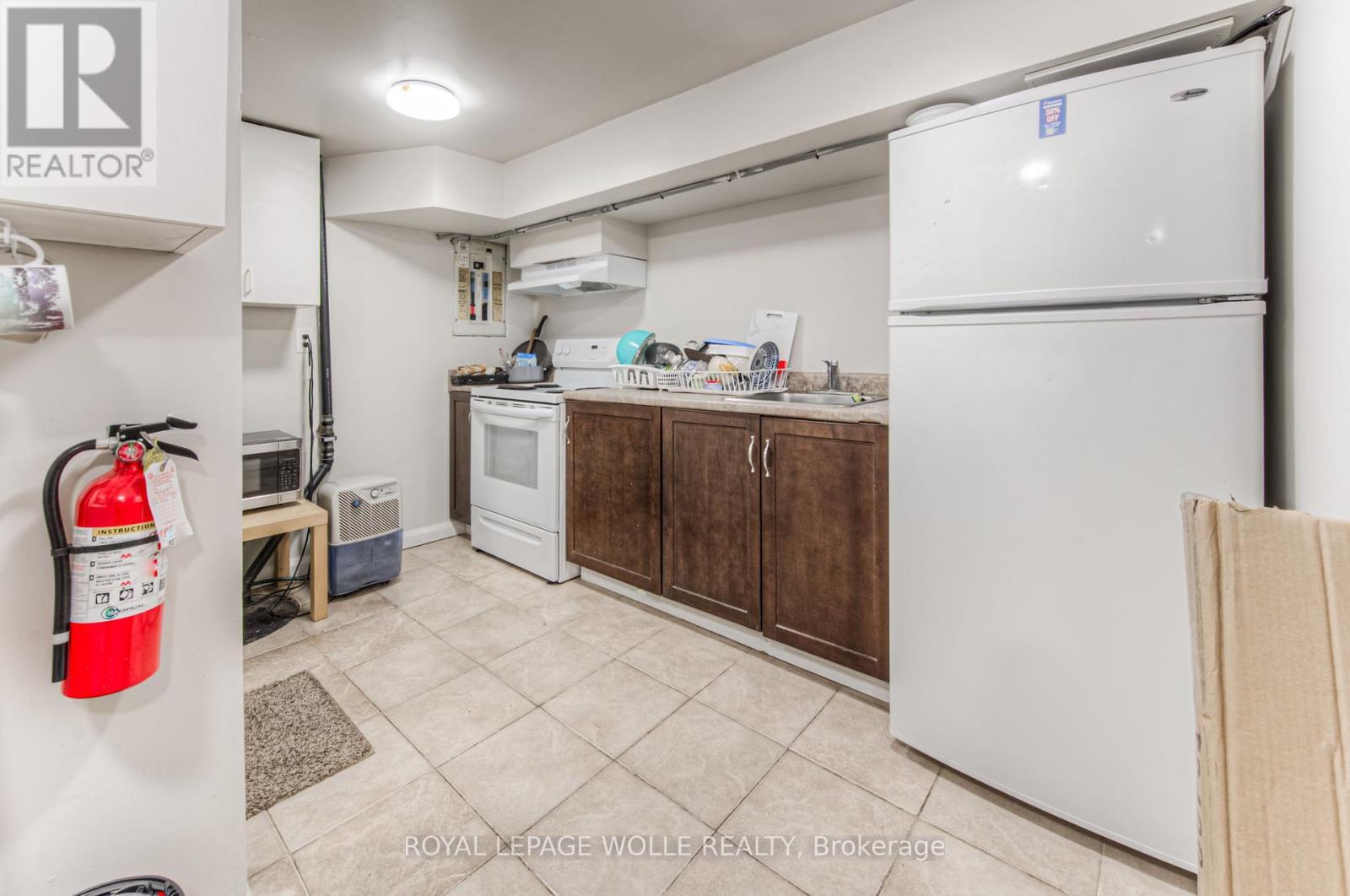 












42 CARDILL CRESCENT

,
Waterloo,




Ontario
N2L3Y6

