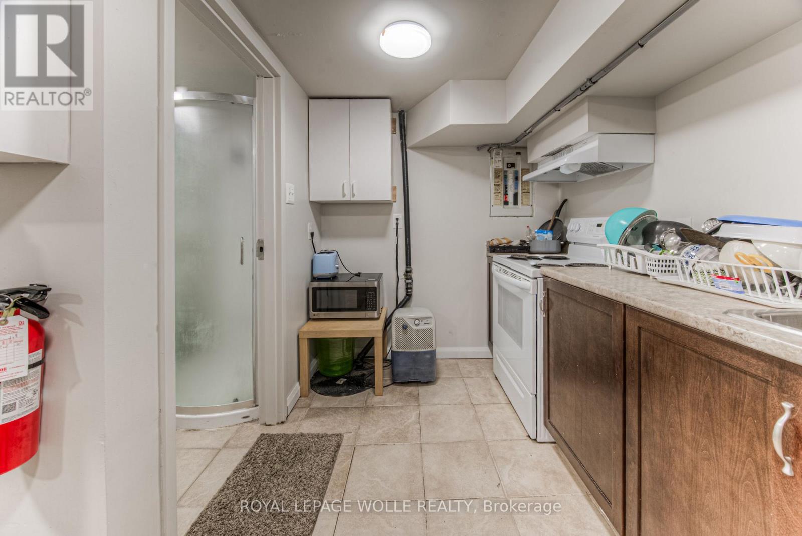 












42 CARDILL CRESCENT

,
Waterloo,




Ontario
N2L3Y6

