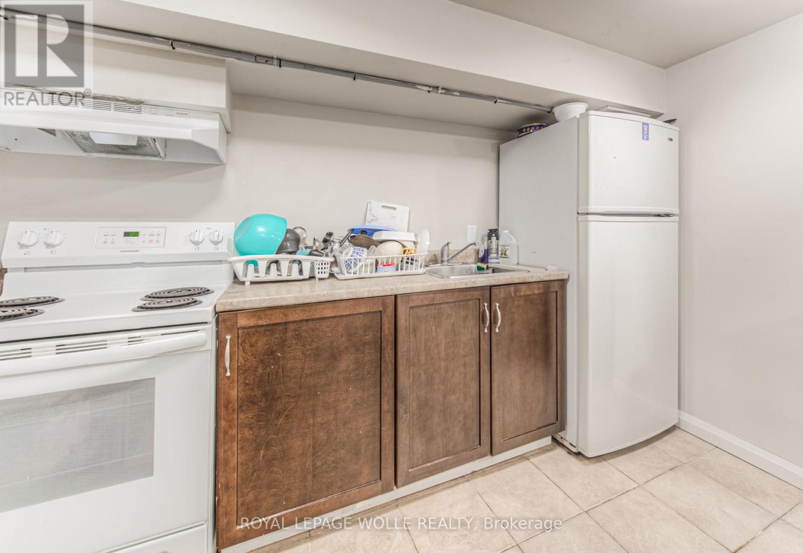 












42 CARDILL CRESCENT

,
Waterloo,




Ontario
N2L3Y6

