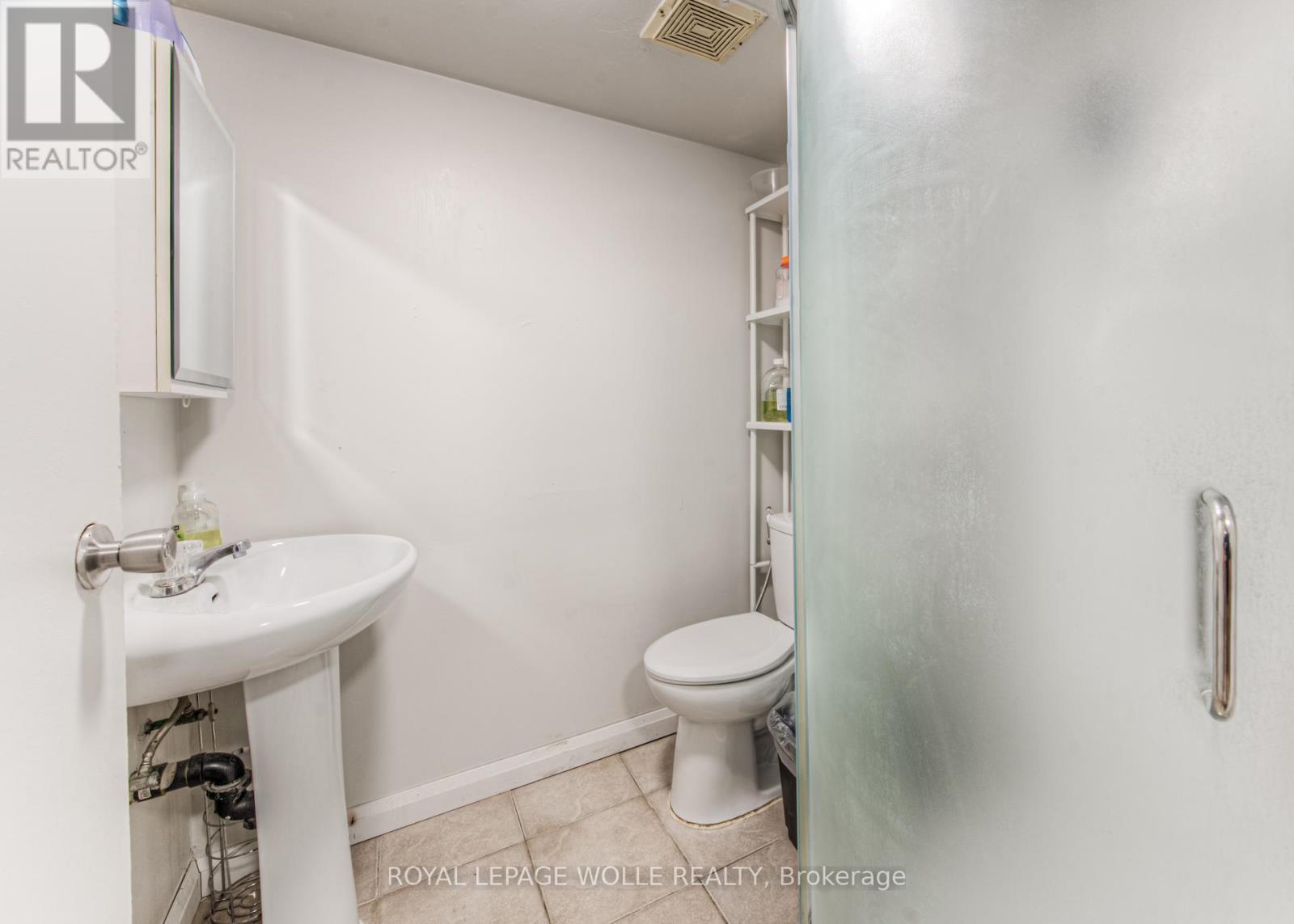 












42 CARDILL CRESCENT

,
Waterloo,




Ontario
N2L3Y6

