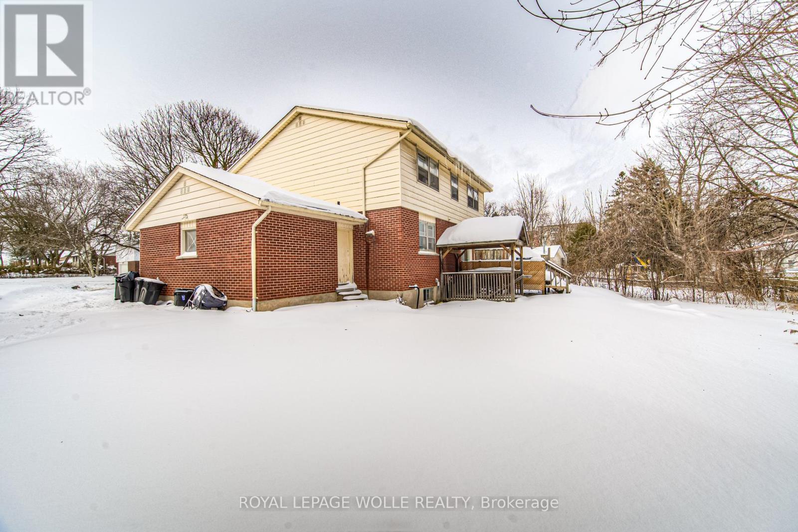 












42 CARDILL CRESCENT

,
Waterloo,




Ontario
N2L3Y6

