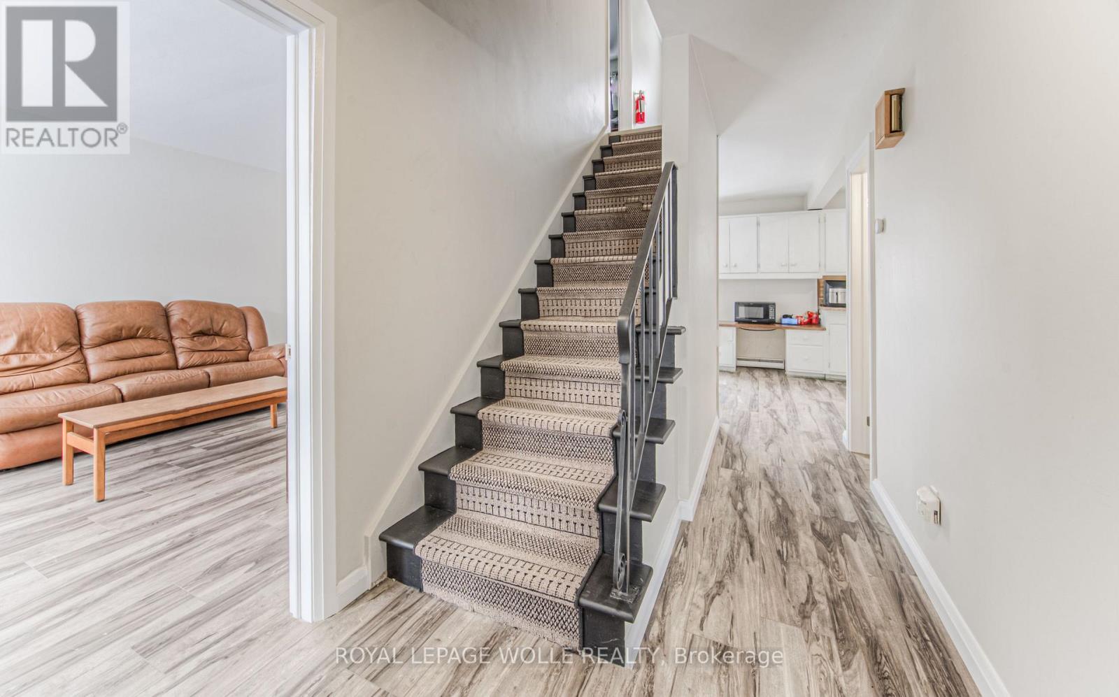 












42 CARDILL CRESCENT

,
Waterloo,




Ontario
N2L3Y6

