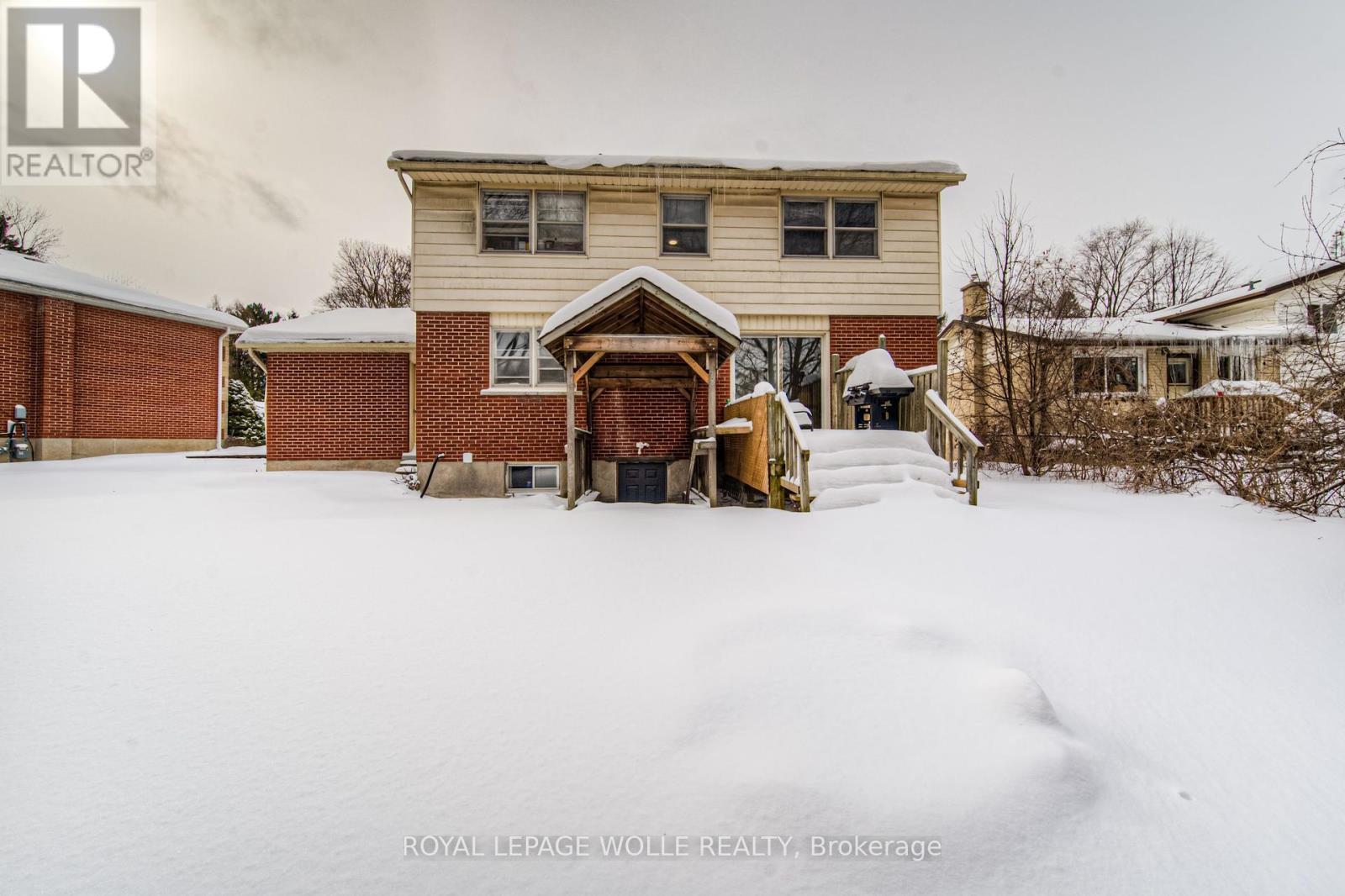 












42 CARDILL CRESCENT

,
Waterloo,




Ontario
N2L3Y6

