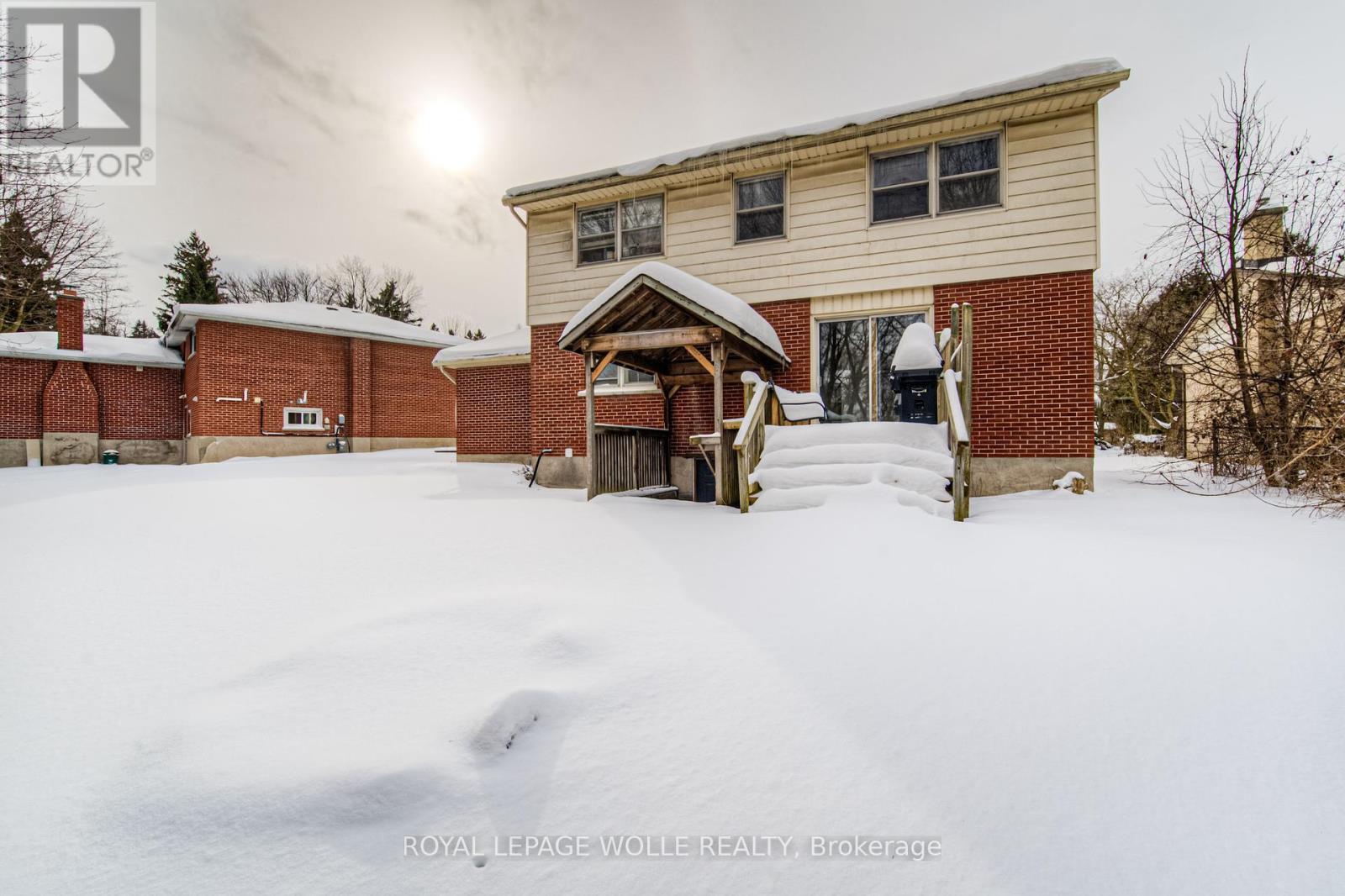












42 CARDILL CRESCENT

,
Waterloo,




Ontario
N2L3Y6

