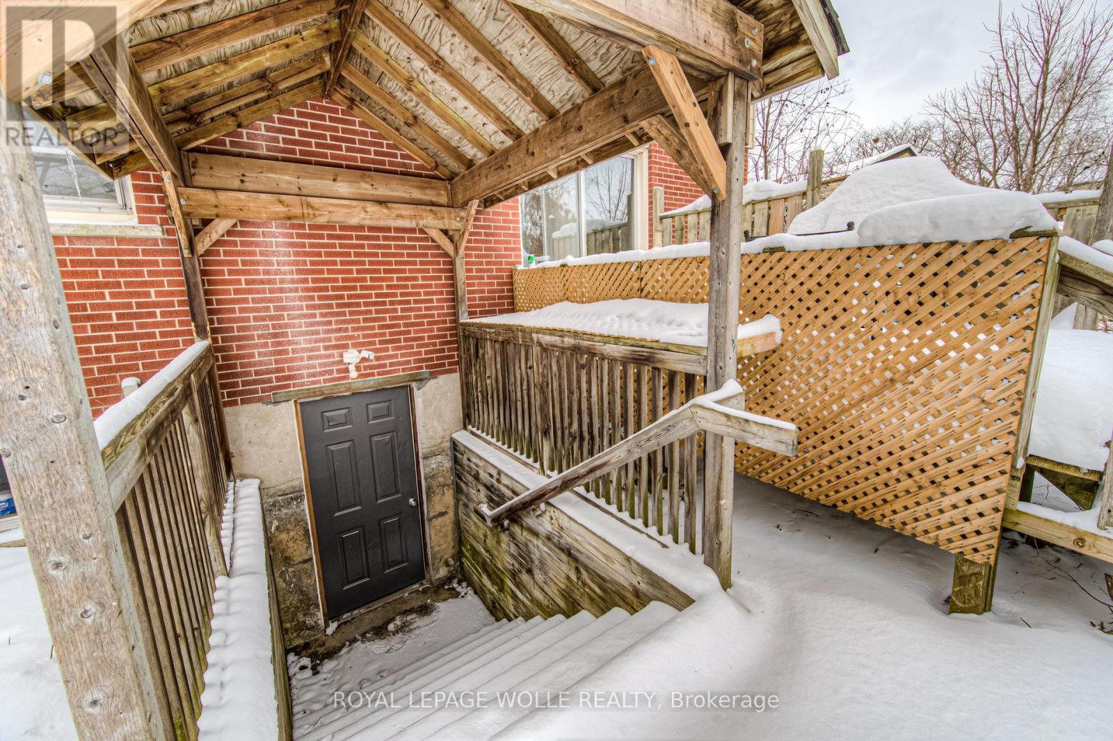 












42 CARDILL CRESCENT

,
Waterloo,




Ontario
N2L3Y6

