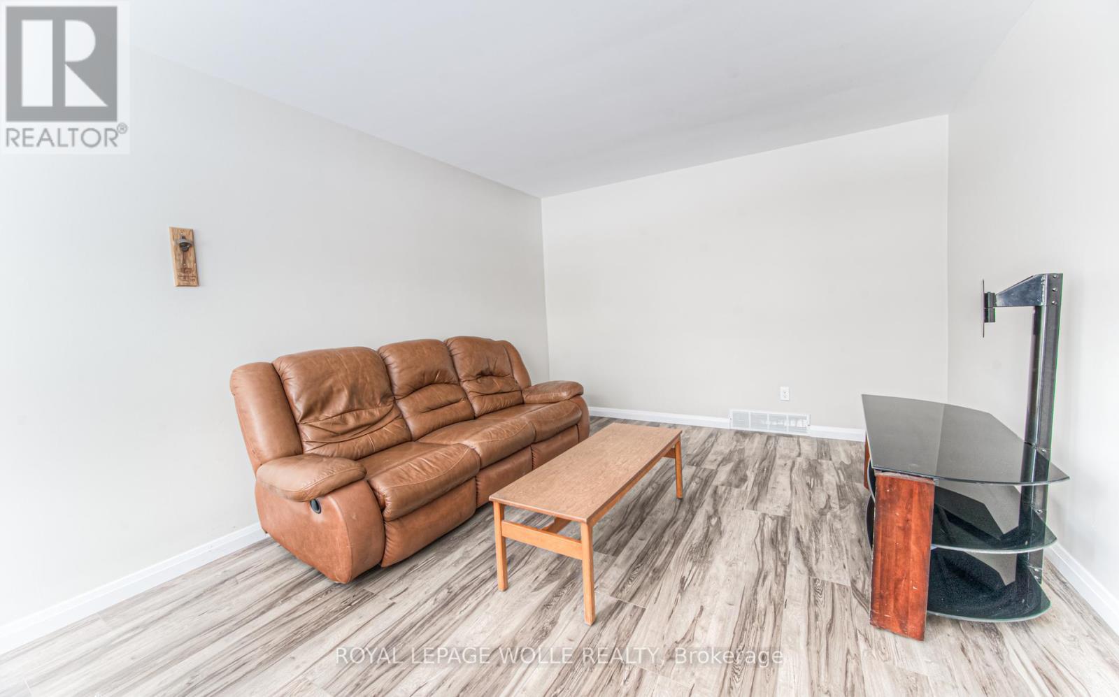 












42 CARDILL CRESCENT

,
Waterloo,




Ontario
N2L3Y6

