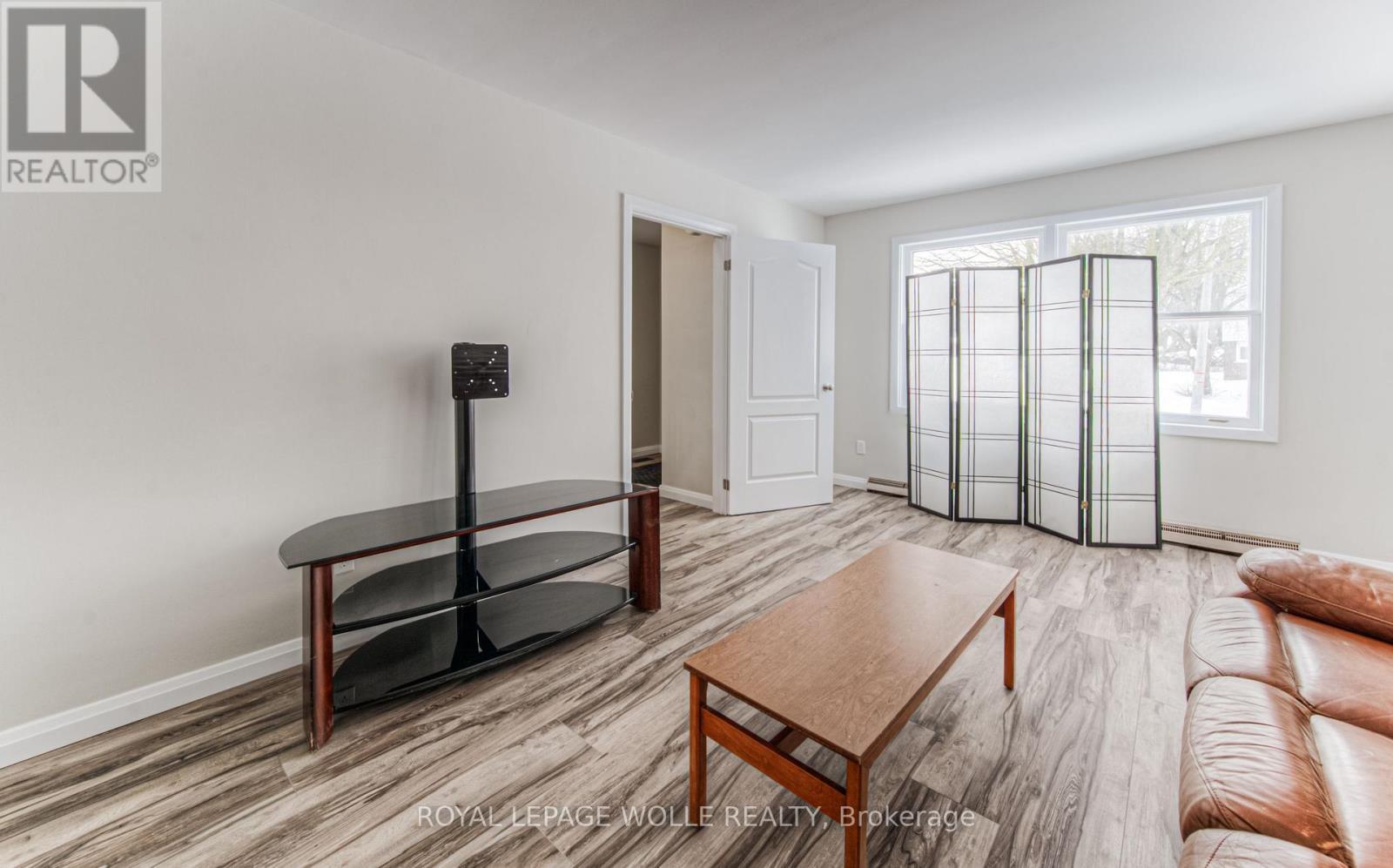 












42 CARDILL CRESCENT

,
Waterloo,




Ontario
N2L3Y6


