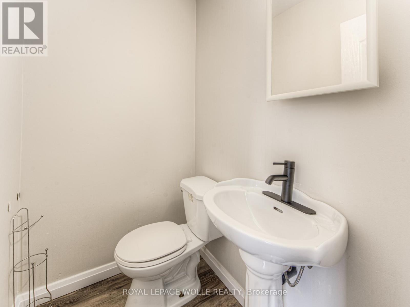 












42 CARDILL CRESCENT

,
Waterloo,




Ontario
N2L3Y6

