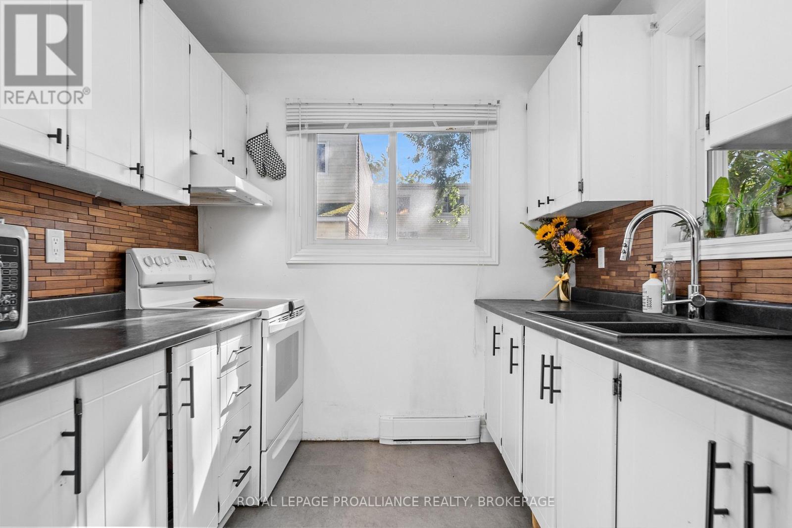 












312 - 1010 PEMBRIDGE CRESCENT

,
Kingston (North of Taylor-Kidd Blvd),




Ontario
K7P1A3

