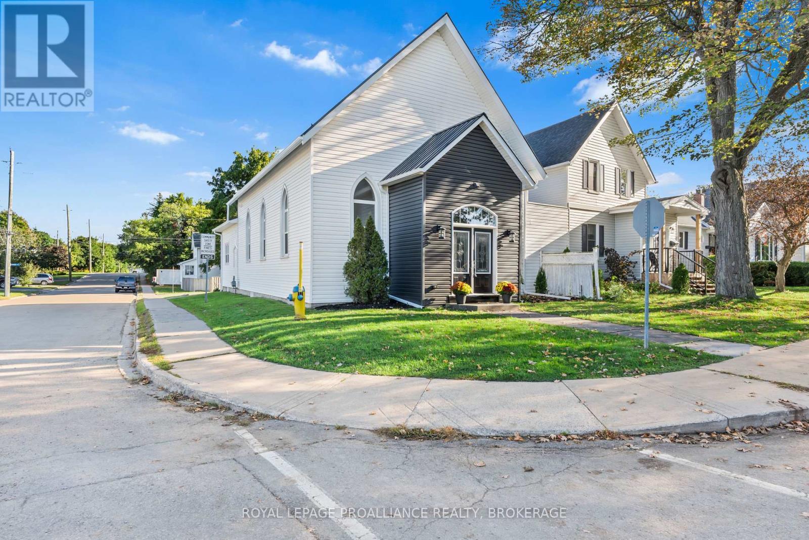 












299 ARTHUR STREET

,
Gananoque,




Ontario
K7G1B3

