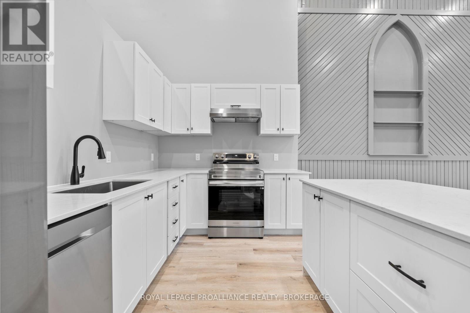 












299 ARTHUR STREET

,
Gananoque,




Ontario
K7G1B3

