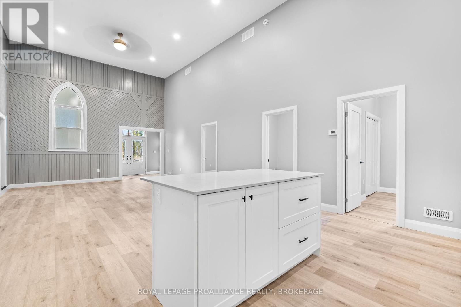 












299 ARTHUR STREET

,
Gananoque,




Ontario
K7G1B3


