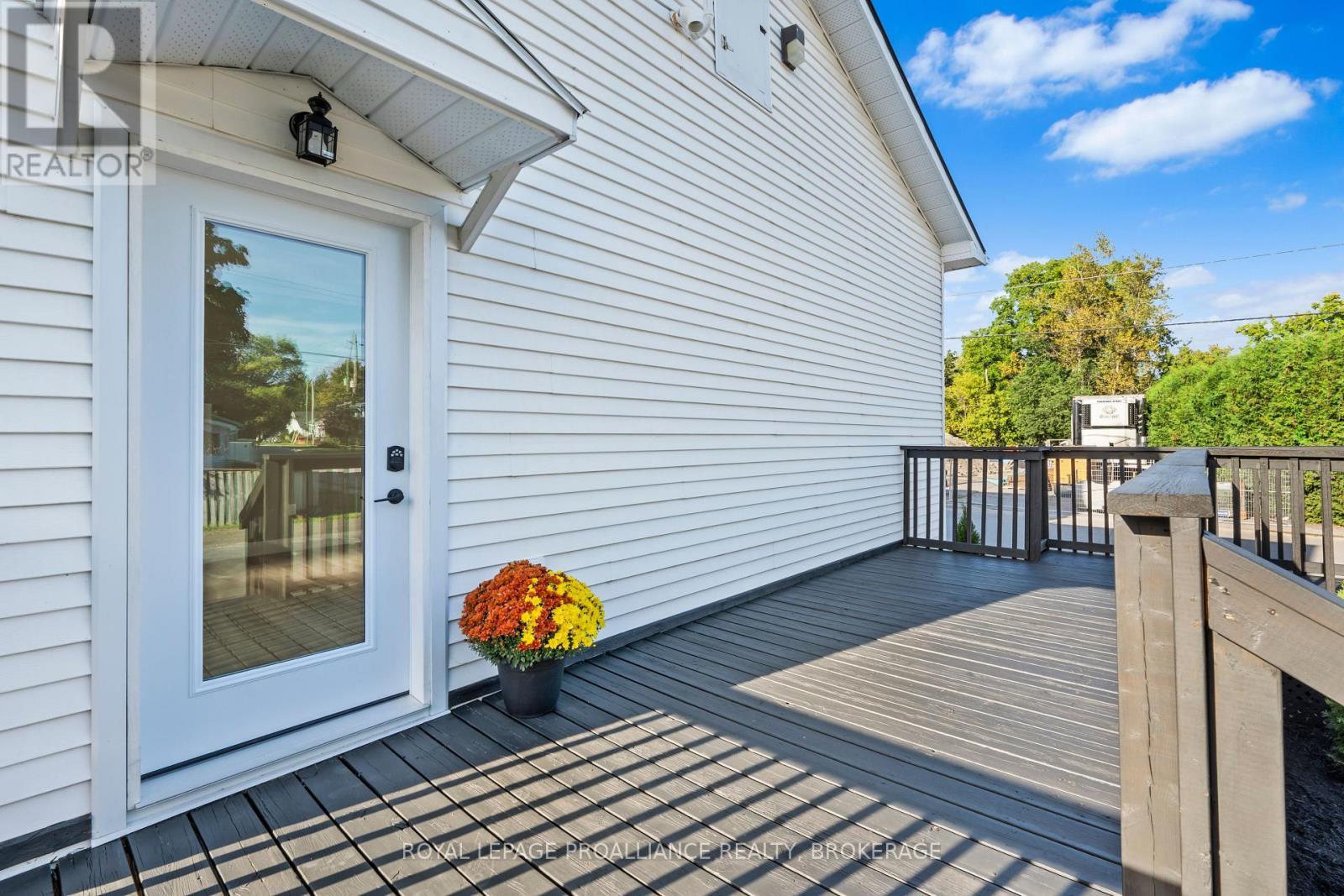 












299 ARTHUR STREET

,
Gananoque,




Ontario
K7G1B3

