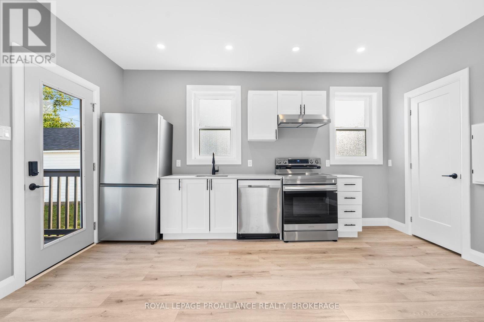 












299 ARTHUR STREET

,
Gananoque,




Ontario
K7G1B3

