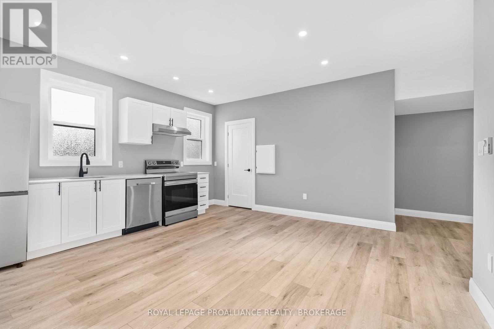 












299 ARTHUR STREET

,
Gananoque,




Ontario
K7G1B3

