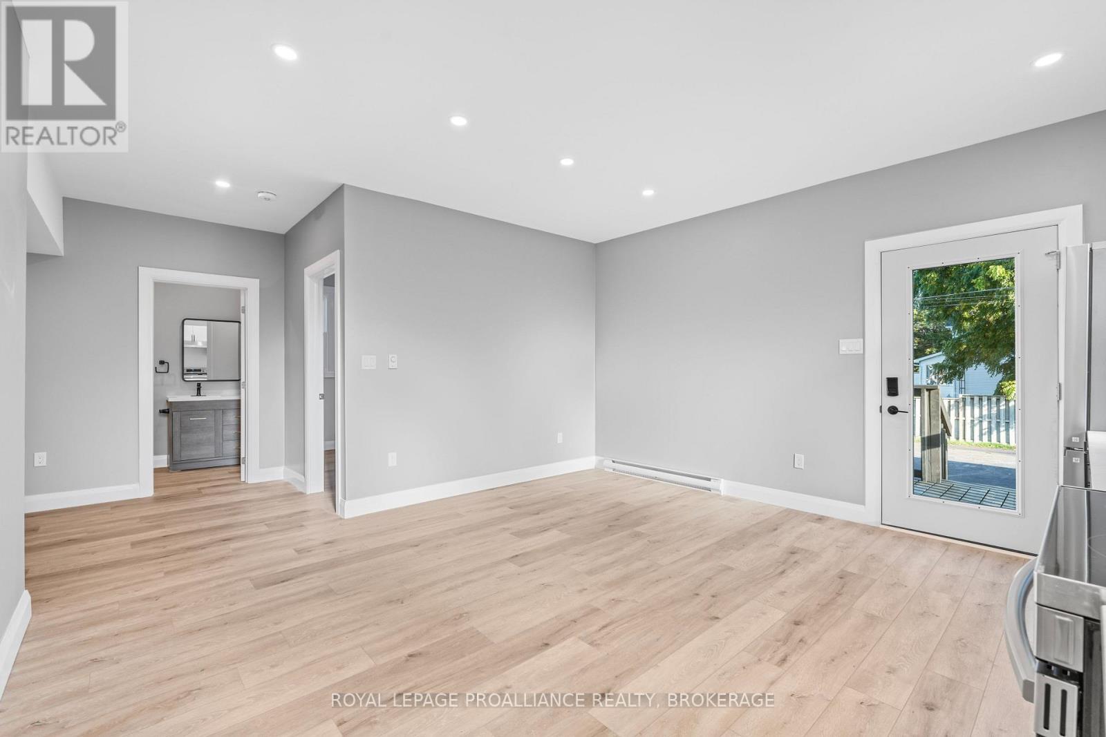 












299 ARTHUR STREET

,
Gananoque,




Ontario
K7G1B3

