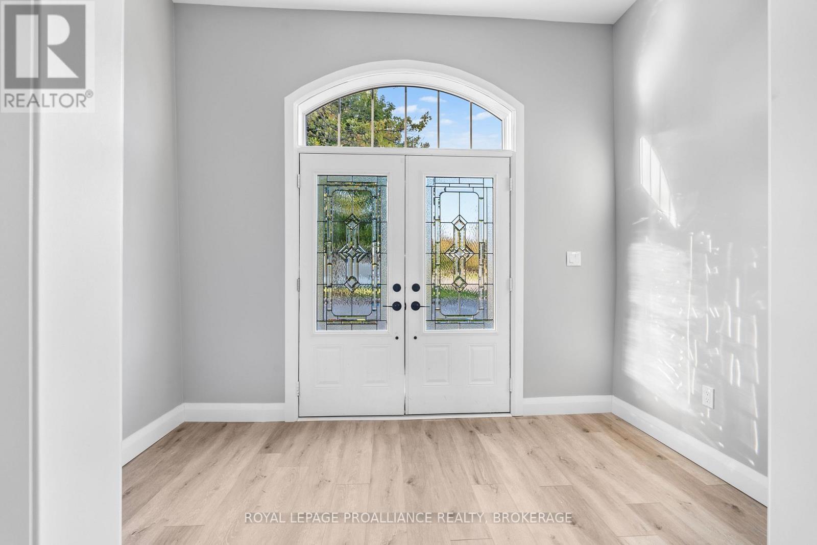












299 ARTHUR STREET

,
Gananoque,




Ontario
K7G1B3


