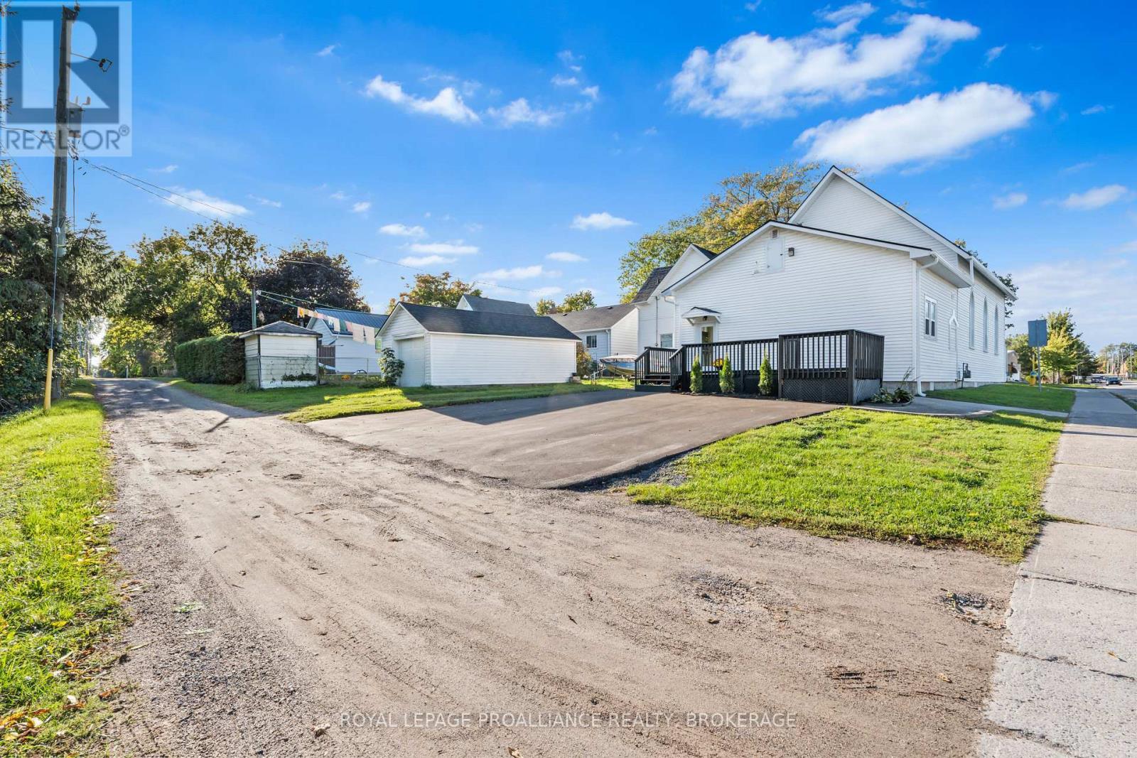 












299 ARTHUR STREET

,
Gananoque,




Ontario
K7G1B3

