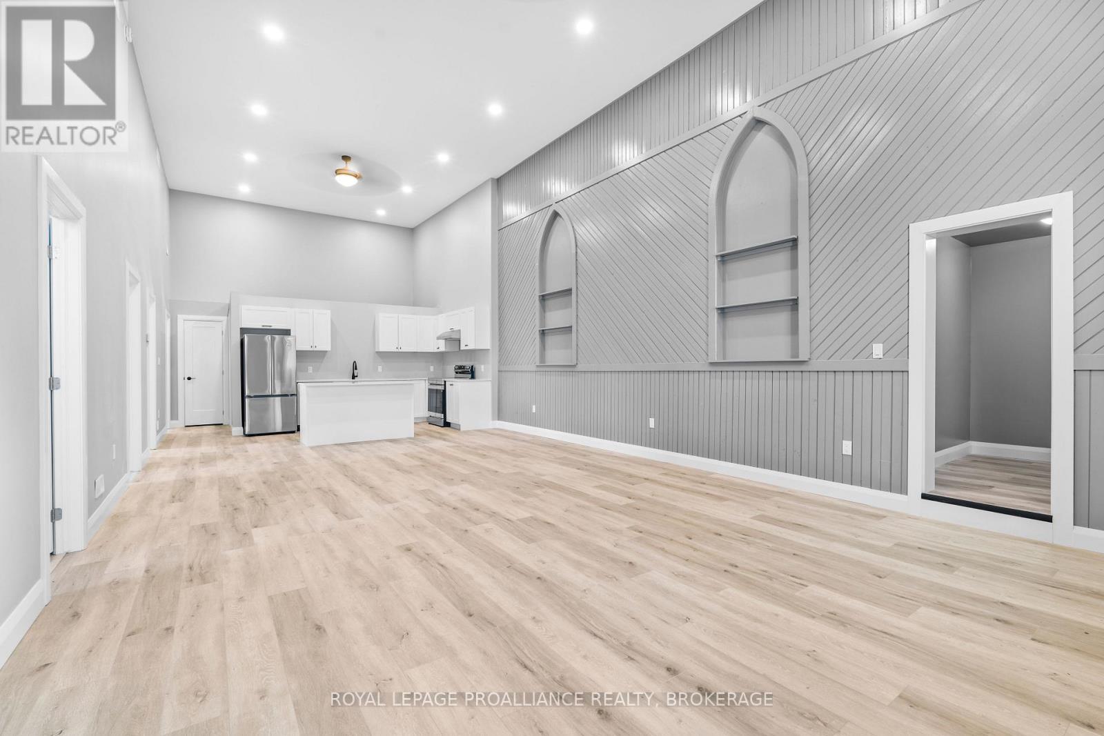 












299 ARTHUR STREET

,
Gananoque,




Ontario
K7G1B3

