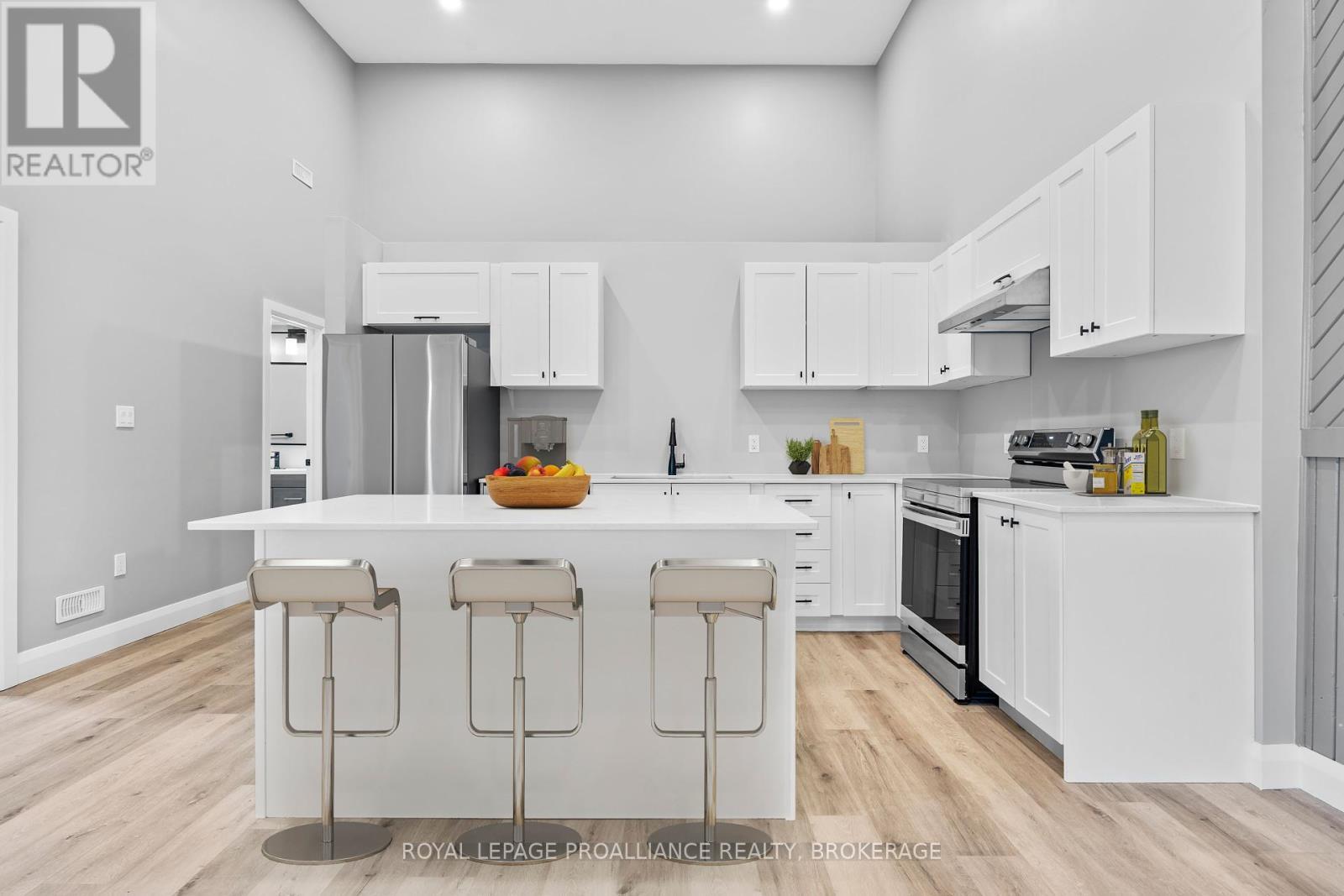 












299 ARTHUR STREET

,
Gananoque,




Ontario
K7G1B3


