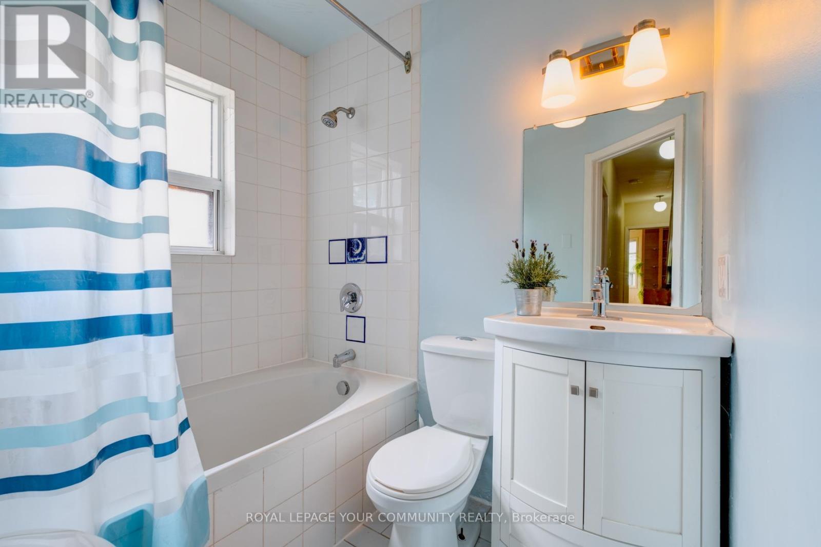 












356 DUPONT STREET

,
Toronto,




Ontario
M5R1V9

