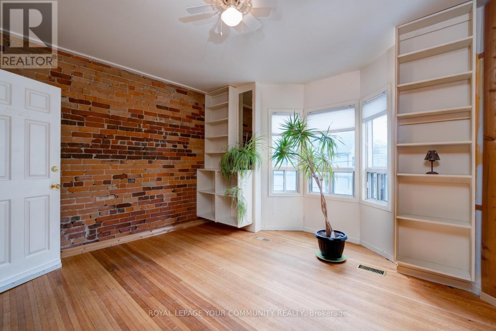 












356 DUPONT STREET

,
Toronto,




Ontario
M5R1V9


