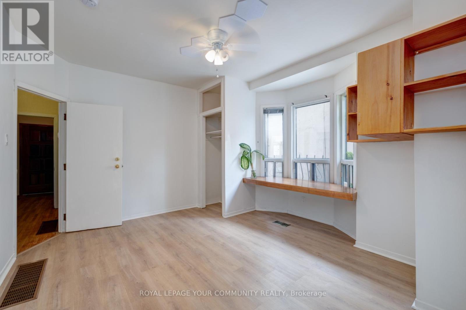 












356 DUPONT STREET

,
Toronto,




Ontario
M5R1V9

